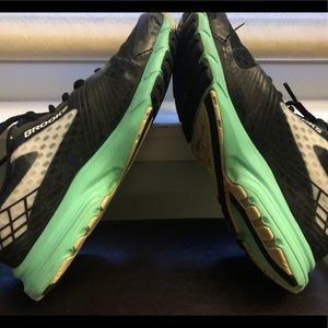 Women’s Brooks running shoes